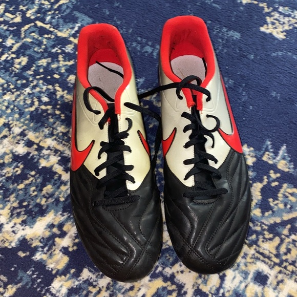 Nike Medio FG US Size 12 Black/Red/White Cleats 442122-061 Year 2011 - Picture 3 of 7